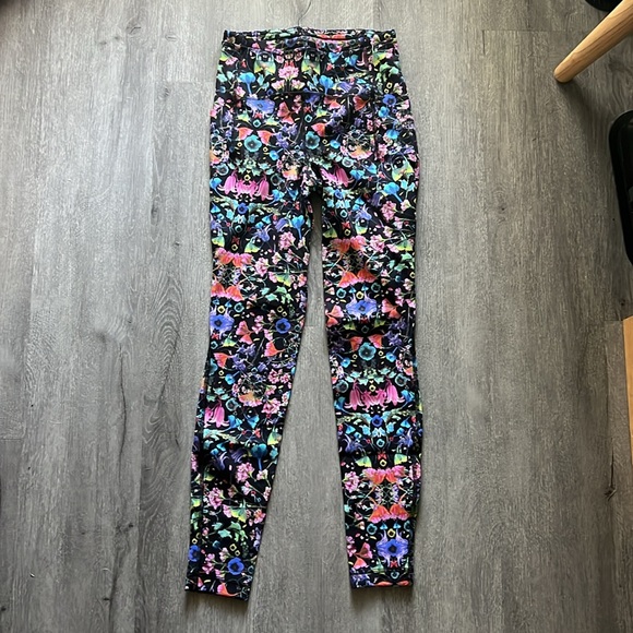 Lululemon leggings with pockets Size 4 - Picture 3 of 4